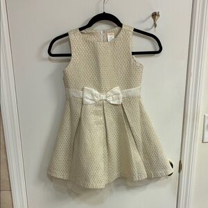 Gymboree Girl’s Cream Textured Sleeveless Dress with Bow Sz 7